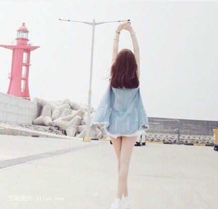 水瓶女有哪些表现暗示她喜欢你？她爱上一个人会经历哪7个阶段？