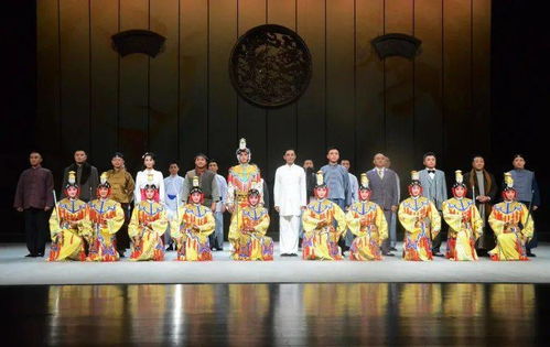 传统婚俗焕新颜，现代元素成爆款婚典