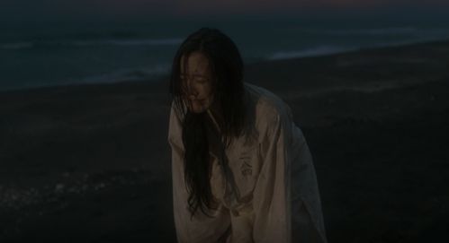 那东西夜晚， 月圆如镜