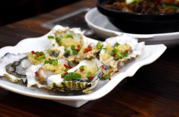 3. 路边摊才是yyds！城管来了也不走！