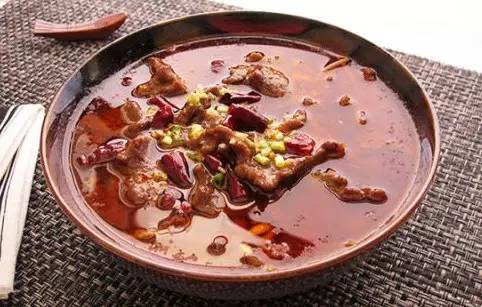 水煮牛肉：麻辣鲜香，刺激味蕾