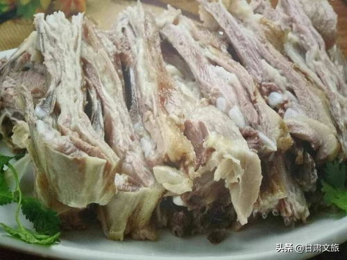 白族美食：风味独特，地道滇味，舌尖上的白族风情