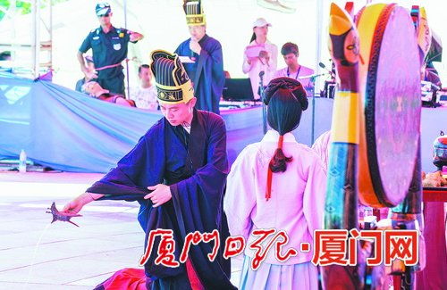 “厦门媒人风，古今交融爆款秀”