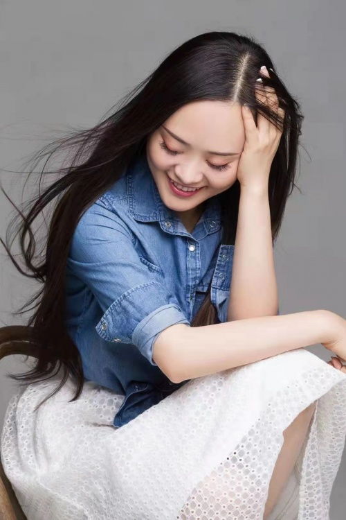 台湾女风水师和深圳女风水师的照片有哪些？