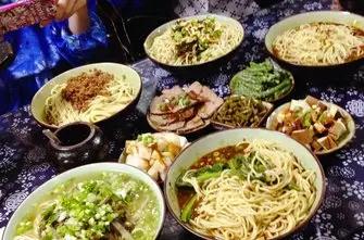夜幕降临，肚子里的馋虫开始疯狂打滚，成者阝水街，你准备好了吗？