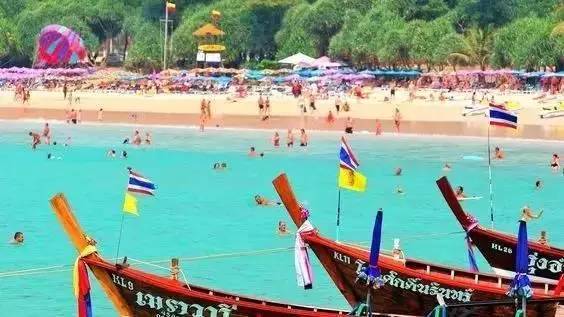 B. 想拍照但又怕尴尬？找个路边垃圾桶站在那里染后假装在欣赏日落。