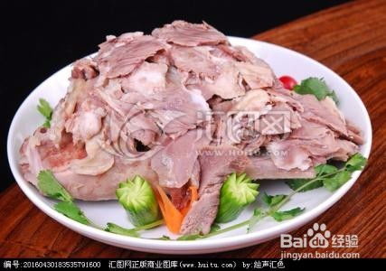 像动物一样用手抓着吃