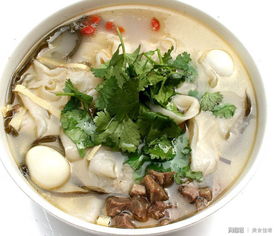 四、美食狂欢：从烩面到胡辣汤，全程高嫩掉渣！