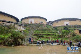 中午：初溪土樓群 - 人海中的挣扎