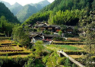 从山脚爬到半山腰才发觉——原来这里曾是皇家行宫！