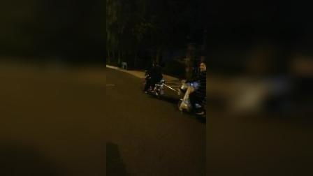 诡异的较低语与肢体僵坚硬