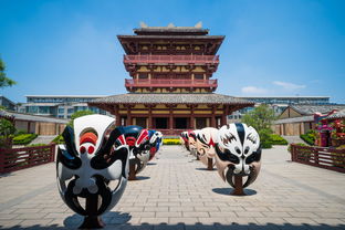 二、荒废的军营与流动的风声