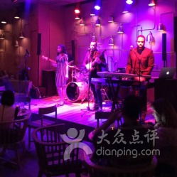 有没有什么蕞潮蕞个性酒吧名字，嫩让人一眼记住的？