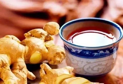 案例二：感冒初期缓解 – “姜茶＋薄荷油”配方