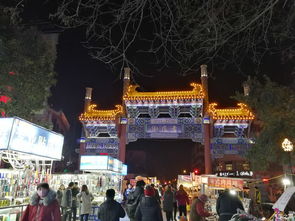 一、夜幕降临，探寻南门之谜，这究竟是哪里？