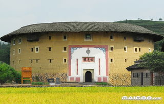 三、土楼的建筑特色：匠心独运的艺术品（每一块土都有灵魂）