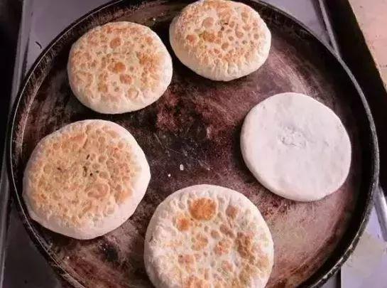 塘头麦饼：香气扑鼻的古镇特色