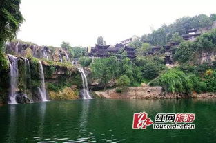 芙蓉镇:挂在瀑布上的千年奇迹?