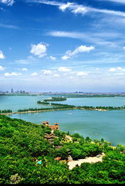 东湖风景区：听涛声、 看云卷