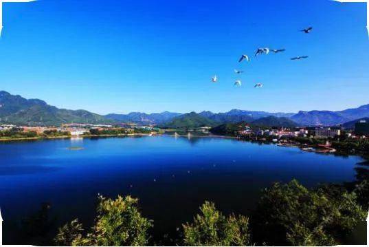 三、 雁栖湖美景：山水画卷中的浪漫时光