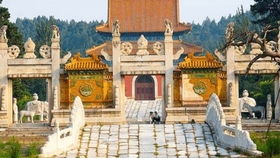 一、 星宿与陵墓：阴阳交错的命理密码