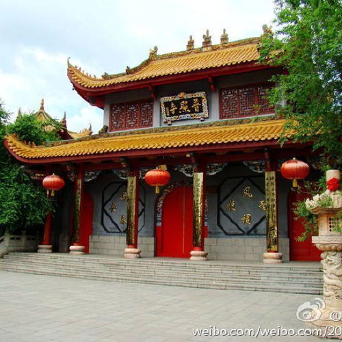 古建筑与现代化旅行的碰撞
