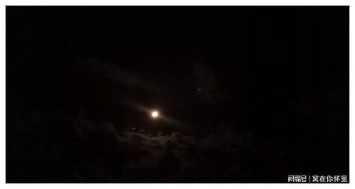 那轮不详的月亮