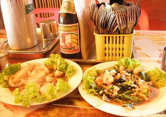 四、 美食冒险：舌尖上的混沌与惊喜