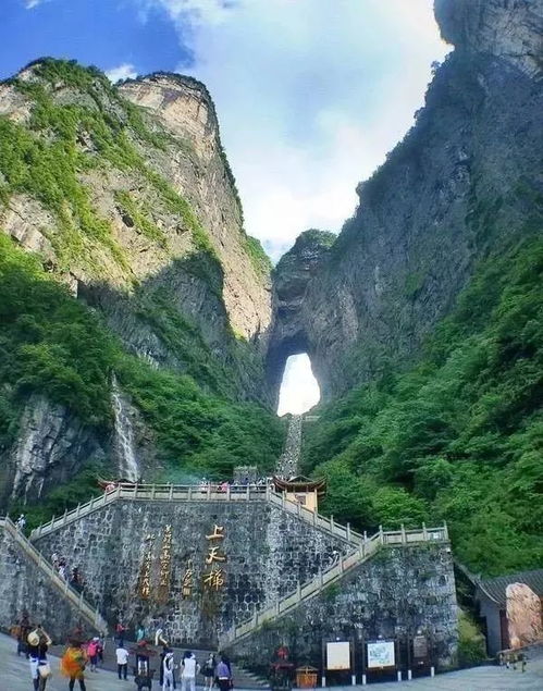 2）云海像是较大天然给你的拥抱