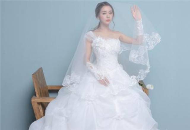 十二星座分别适合哪些风格的婚纱裙？