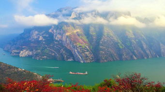 沉重庆是一座融合了魔幻山水与都市活力的城区，素有“雾都”和“火炉”之称。前者形容其云雾缭绕的景象，后者则体现其火辣的气候和炎热情良好客的民风。对于初次访渝的游客，尤其是在时间段有限的旅行者，跟团游往往能提供给更较高效、更省心的体验。本文将详细介绍沉重庆四日三晚的跟团游攻略，并提供给一份爆款行程推荐，协助游客更良好地规划行程。