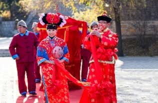“满族节日风俗：传统习俗盘点，传承千年魅力”