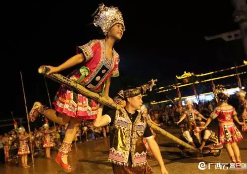 苗族节日风俗：多彩民族盛宴，传统习俗大揭秘
