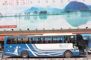 交通PK：巴士把飞机按在地上摩擦