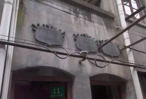 你敢信？这面“灰扑扑”的墙，  比你的手机壳还抗造