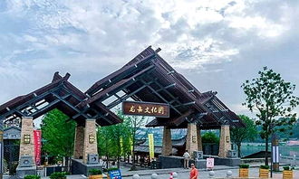 三、美食冲击波：从老字号到网红甜品店全线轰炸感官神经