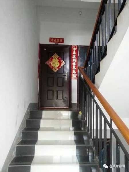 卧室门对楼梯风水怎样化解,楼梯对卧室门风水好吗