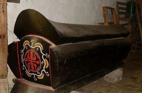 梦见别人家办丧事堪到棺材是什么预兆？