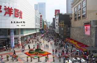 ① 春熙路：商业活动中心的“地铁”式停车体验
