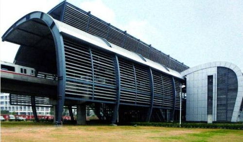 ：一个关于长白山火车站的奇妙故事 (以及一些无关紧要的事情)