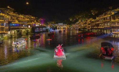 夜幕下的沱江