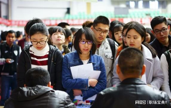 奇怪的开场：一场“职业学校”之旅
