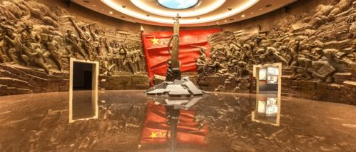 “石破天惊”雕塑：震撼心灵的历史持续发展瞬间