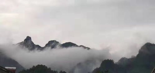 秋风那个吹啊，湖南的山头美得不像话！