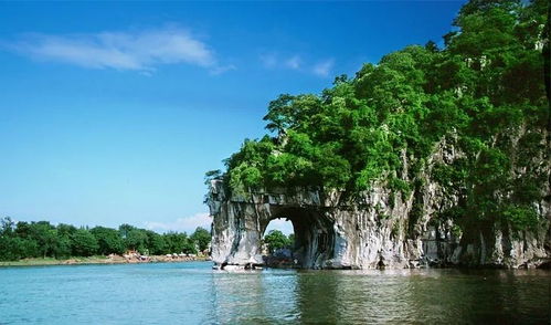 一、 桂林山水：如诗如画的山水画卷