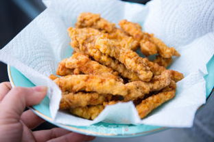 湟源古城美食打卡：非遗糖醋里脊，青海风味必尝！