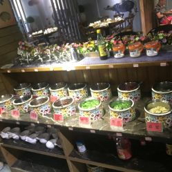 街边小店：惊喜与惊吓并存