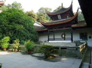 那个传说中的“自卑亭”到底藏着什么秘密？