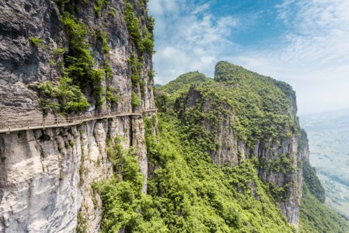 噪音段1：想想看，你走在庐山风景区，看见“人潮汹涌”，你会不会心惊胆跳？