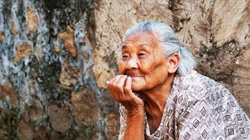 震惊！老人临终前竟有这些诡异征兆！2026年黄历揭秘生死时刻